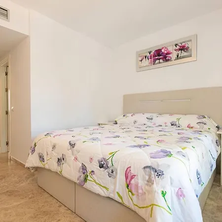 Puerto Banus Chic Spacious Modern 3 Bedrooms 2 Bathrooms Golf Pool דירה