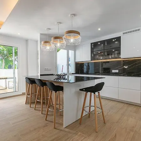 Puerto Banus Chic Spacious Modern 3 Bedrooms 2 Bathrooms Golf Pool דירה