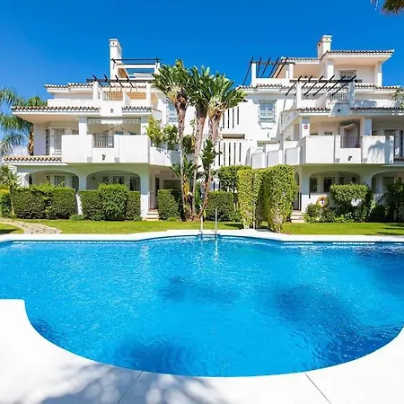 Puerto Banus Chic Spacious Modern 3 Bedrooms 2 Bathrooms Golf Pool דירה *