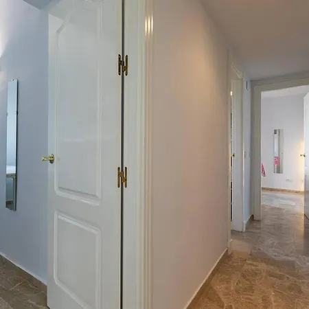 Puerto Banus Chic Spacious Modern 3 Bedrooms 2 Bathrooms Golf Pool דירה *