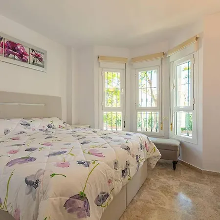 Puerto Banus Chic Spacious Modern 3 Bedrooms 2 Bathrooms Golf Pool * מארבלה