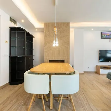 Puerto Banus Chic Spacious Modern 3 Bedrooms 2 Bathrooms Golf Pool דירה מארבלה