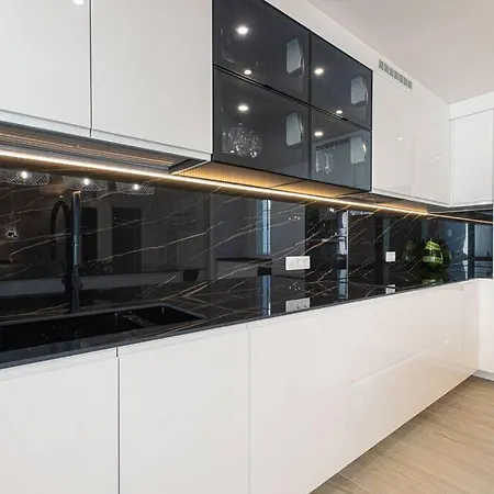 Puerto Banus Chic Spacious Modern 3 Bedrooms 2 Bathrooms Golf Pool מארבלה
