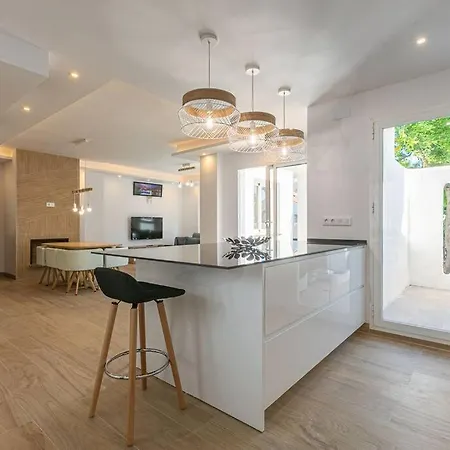 Puerto Banus Chic Spacious Modern 3 Bedrooms 2 Bathrooms Golf Pool * מארבלה